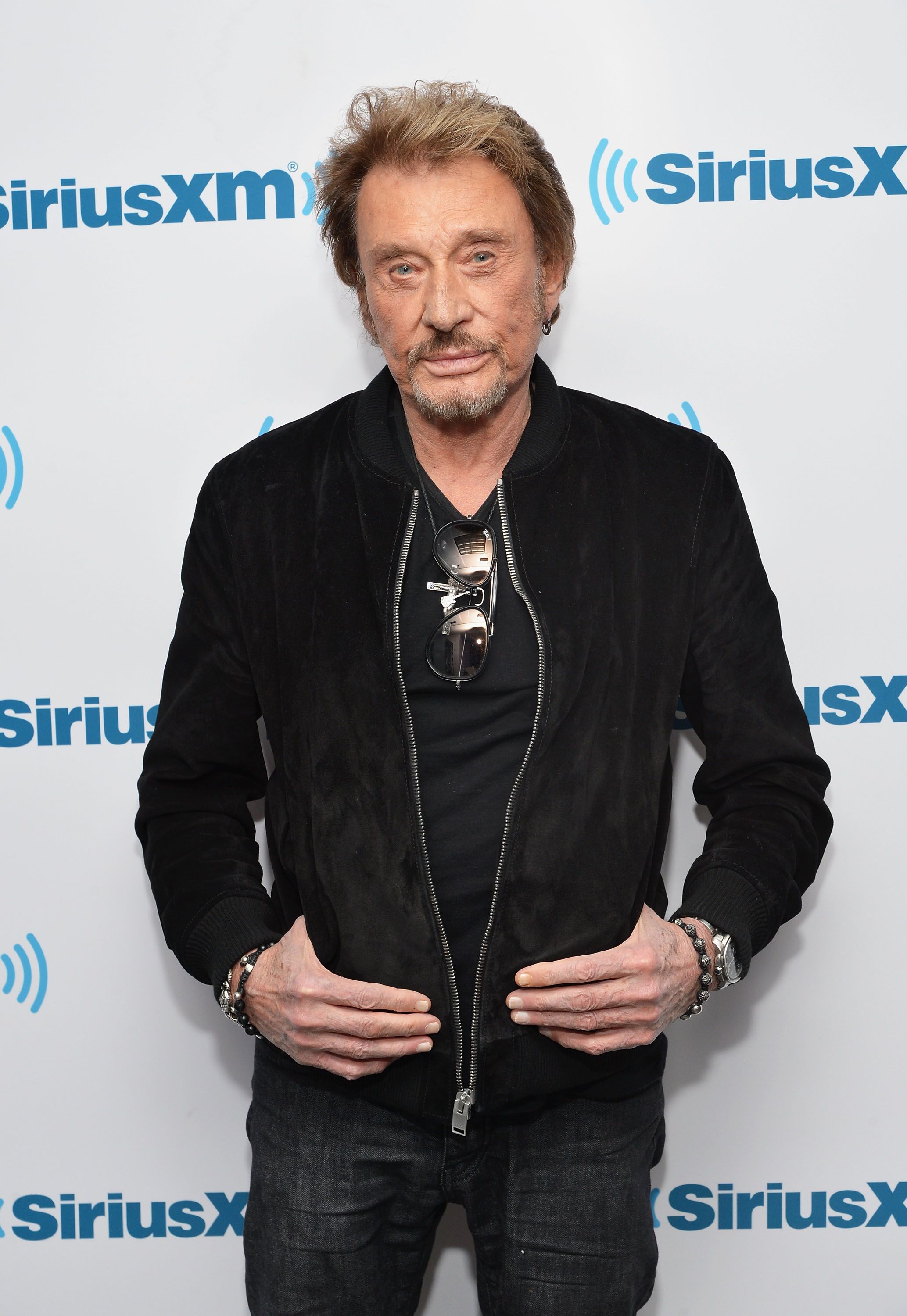 Le chanteur/acteur français Johnny Hallyday visite les studios SiriusXM le 5 mai 2014 à New York City. | Photo : Getty Images Le chanteur/acteur français Johnny Hallyday visite les studios SiriusXM le 5 mai 2014 à New York City. | Photo : Getty Images