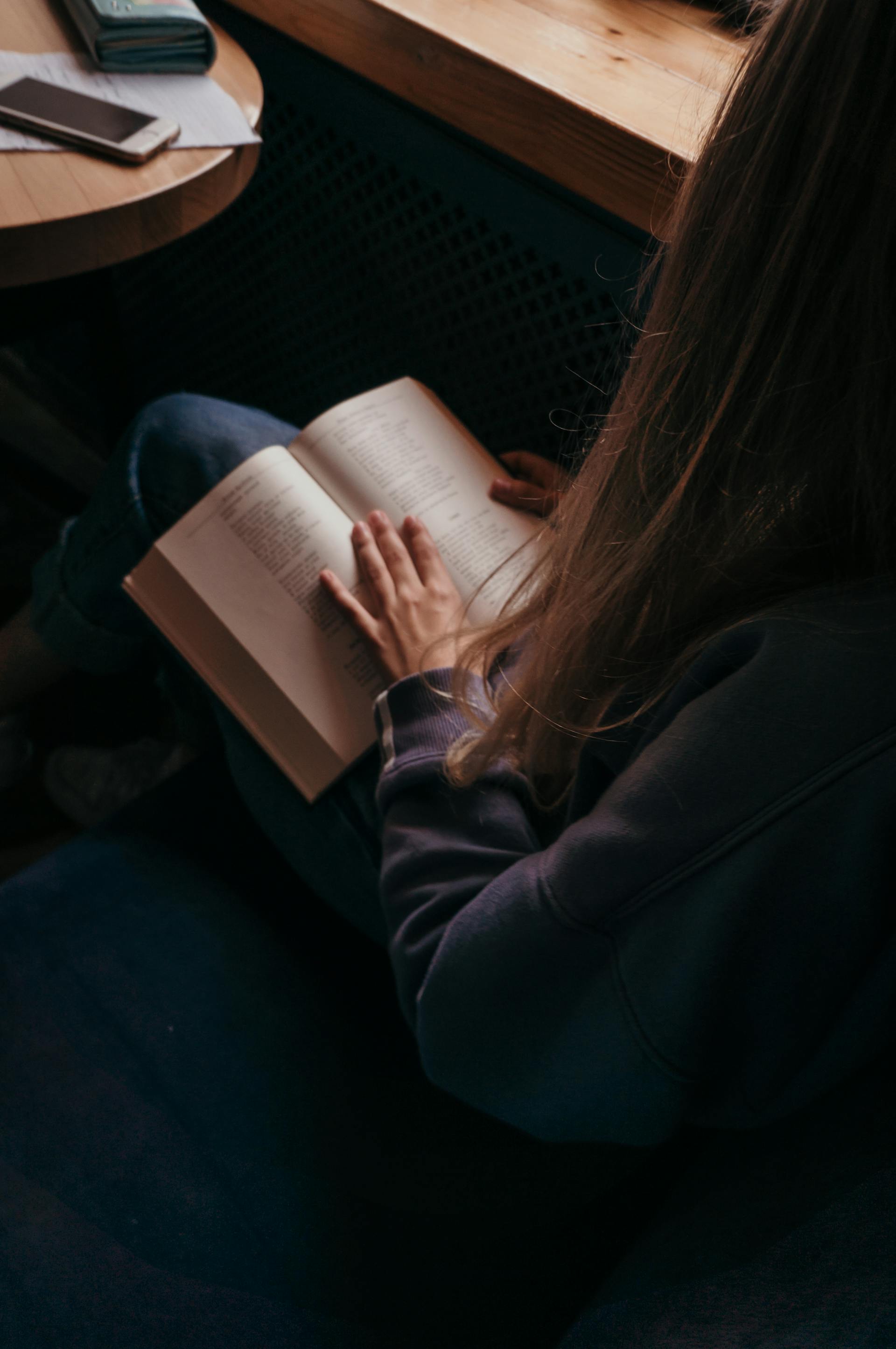A person reading a book | Source: Pexels