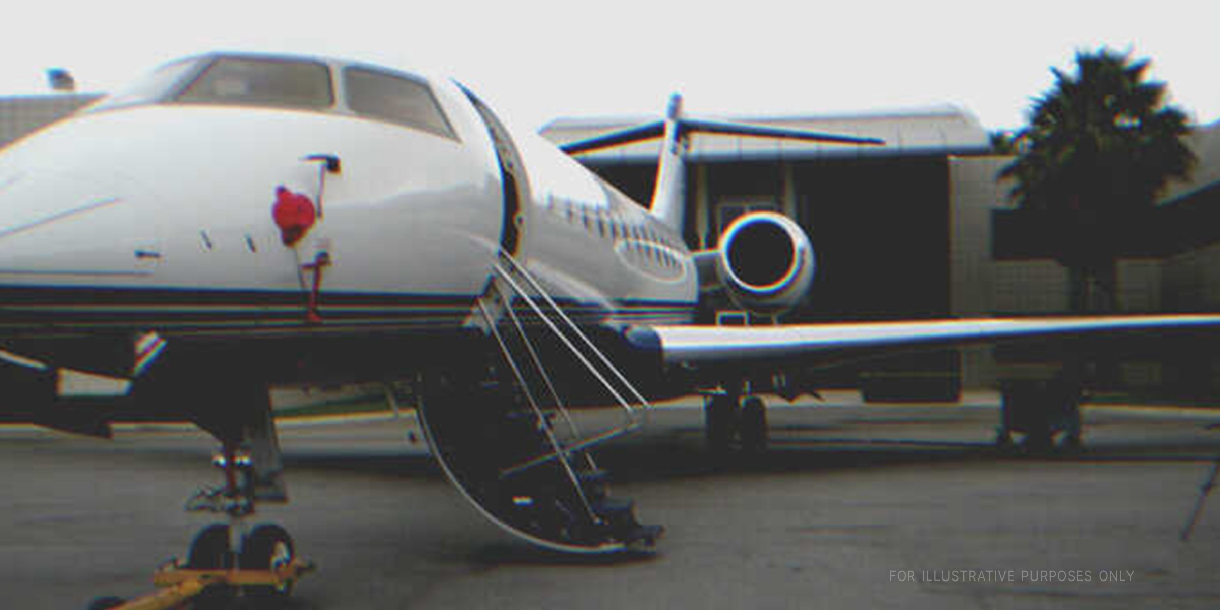 Private jet in an airport | Flickr / Shine 2010 (CC BY 2.0)
