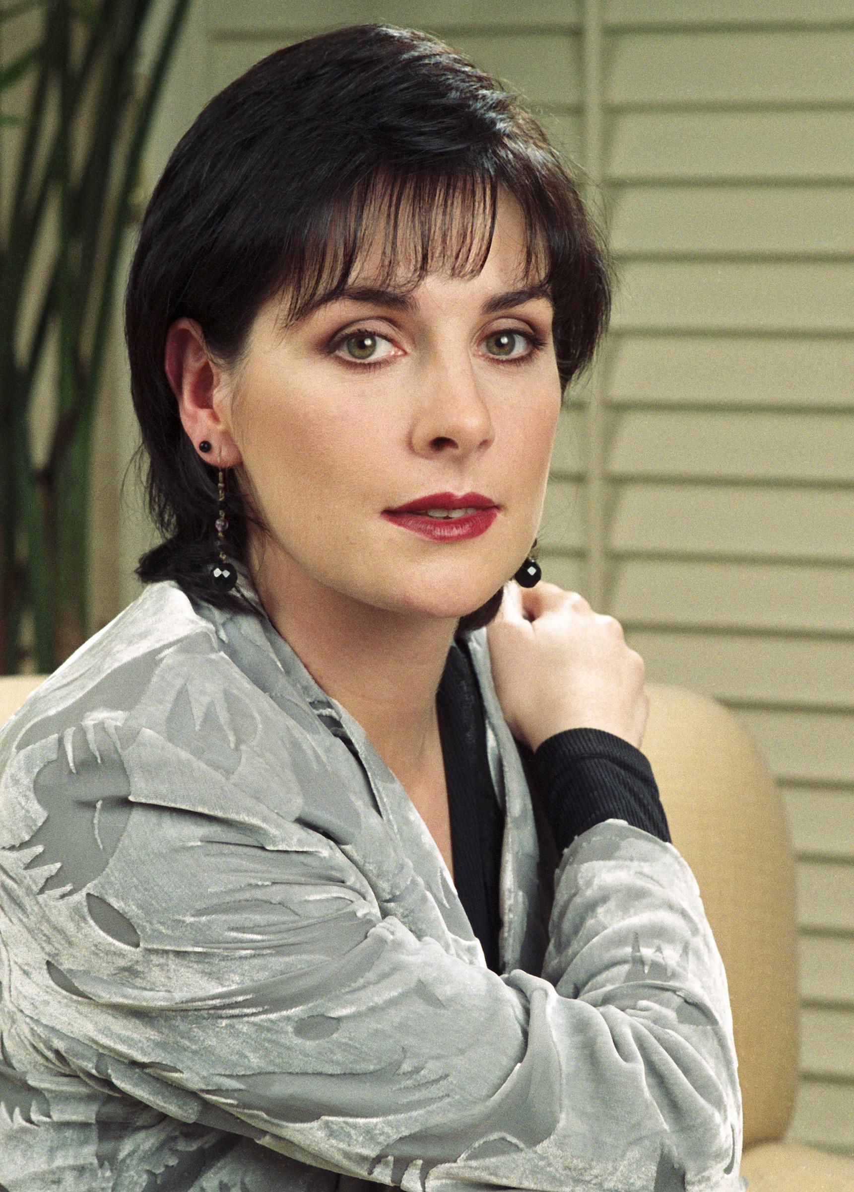 The famous Irish singer during a photo shoot on January 16, 1996, in Beverly Hills, California. | Source: Getty Images