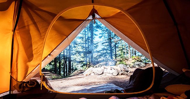 An empty camping tent | Photo: unsplash.com/scottagoodwill