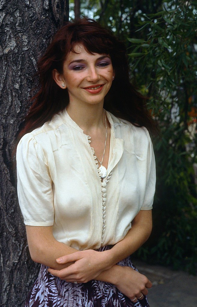 Successful female vocalist Kate Bush poses by a tree on January 01, circa 1985 | Photo: Getty Images