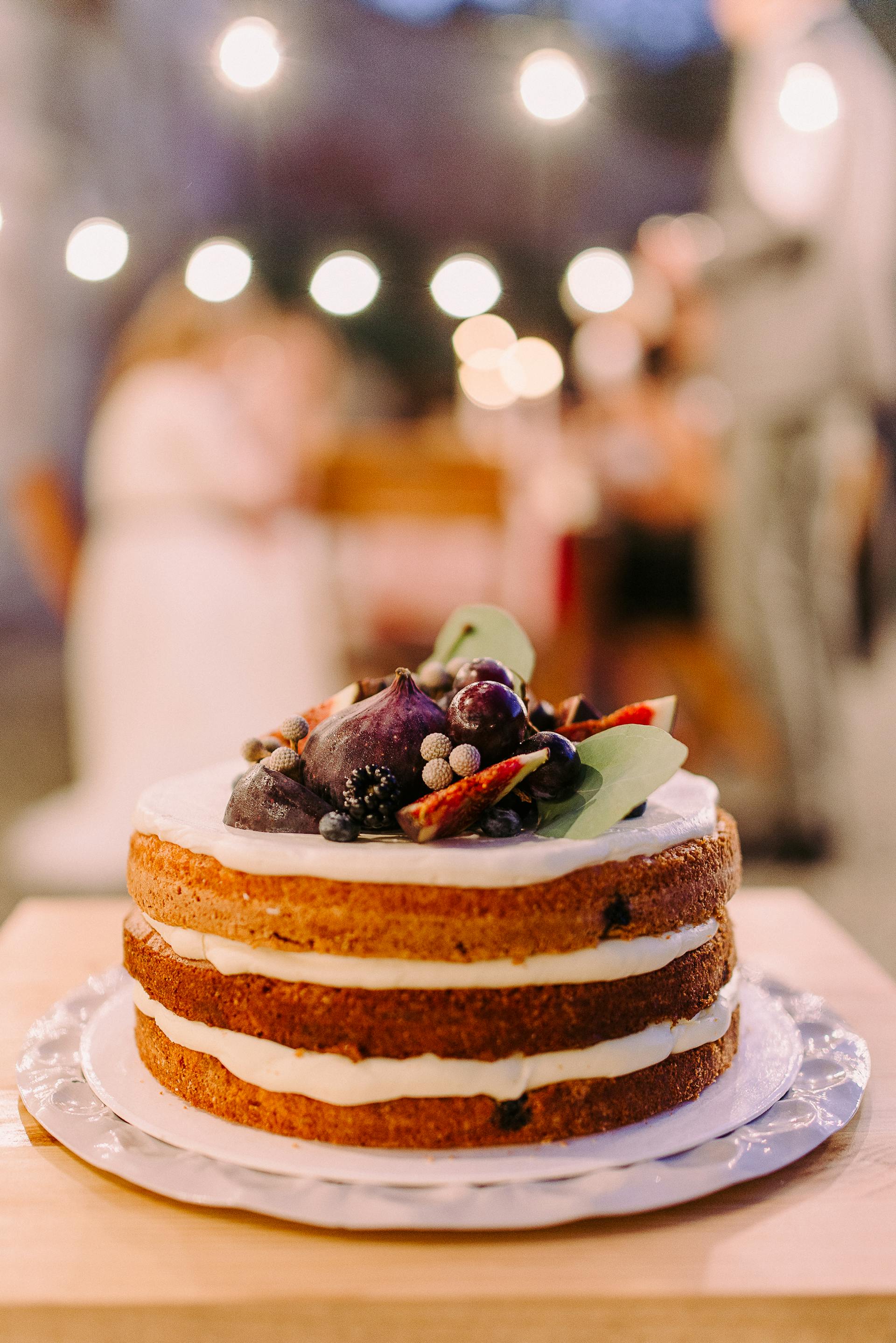 A cake covered with fruit | Source: Pexels