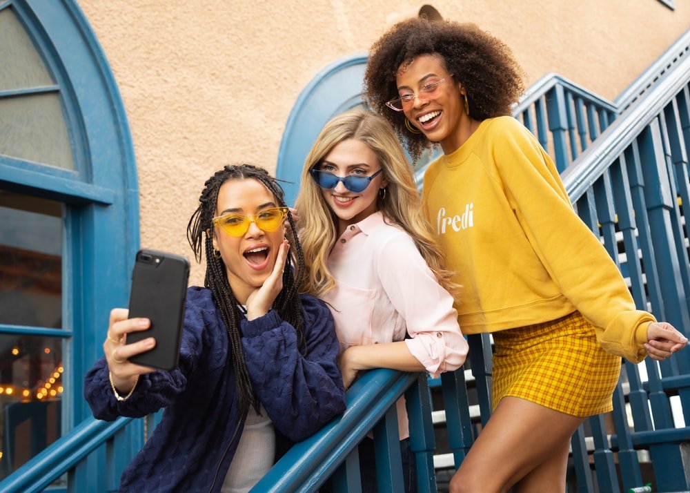 Three young women taking a selfie | Source: Unsplash