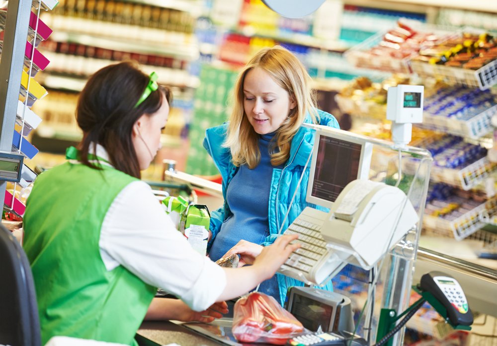 A photo of a customer at a supermarket. | Photo: Shutterstock
