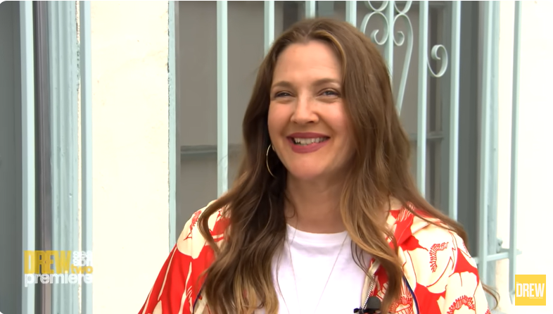 Drew Barrymore shows her first apartment at 14 on a YouTube video dated September 14, 2021. | Source: Youtube/@TheDrewBarrymoreShow