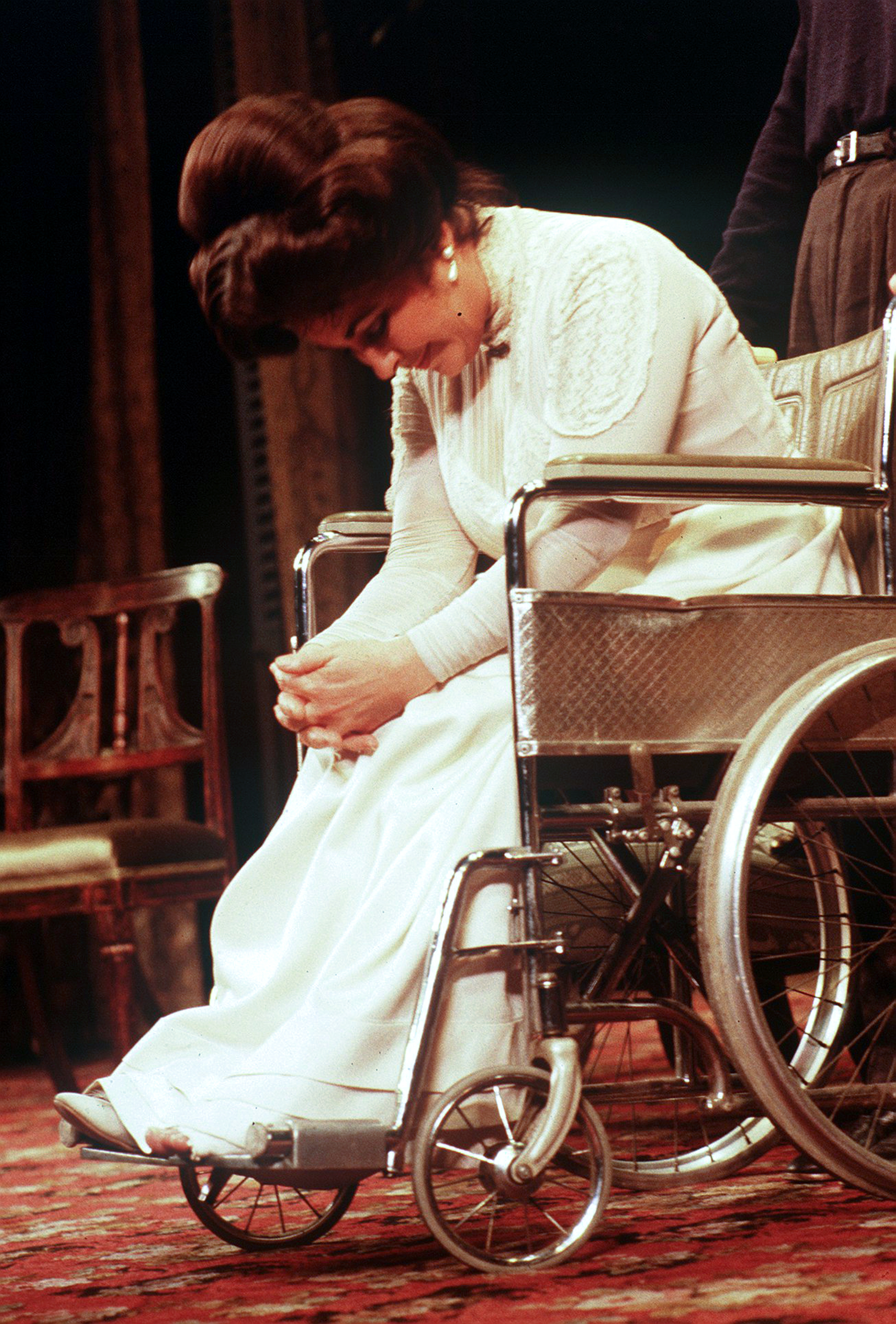 The actress in a wheelchair for a performance of the stage play "The Little Foxes," circa 1981 | Source: Getty Images