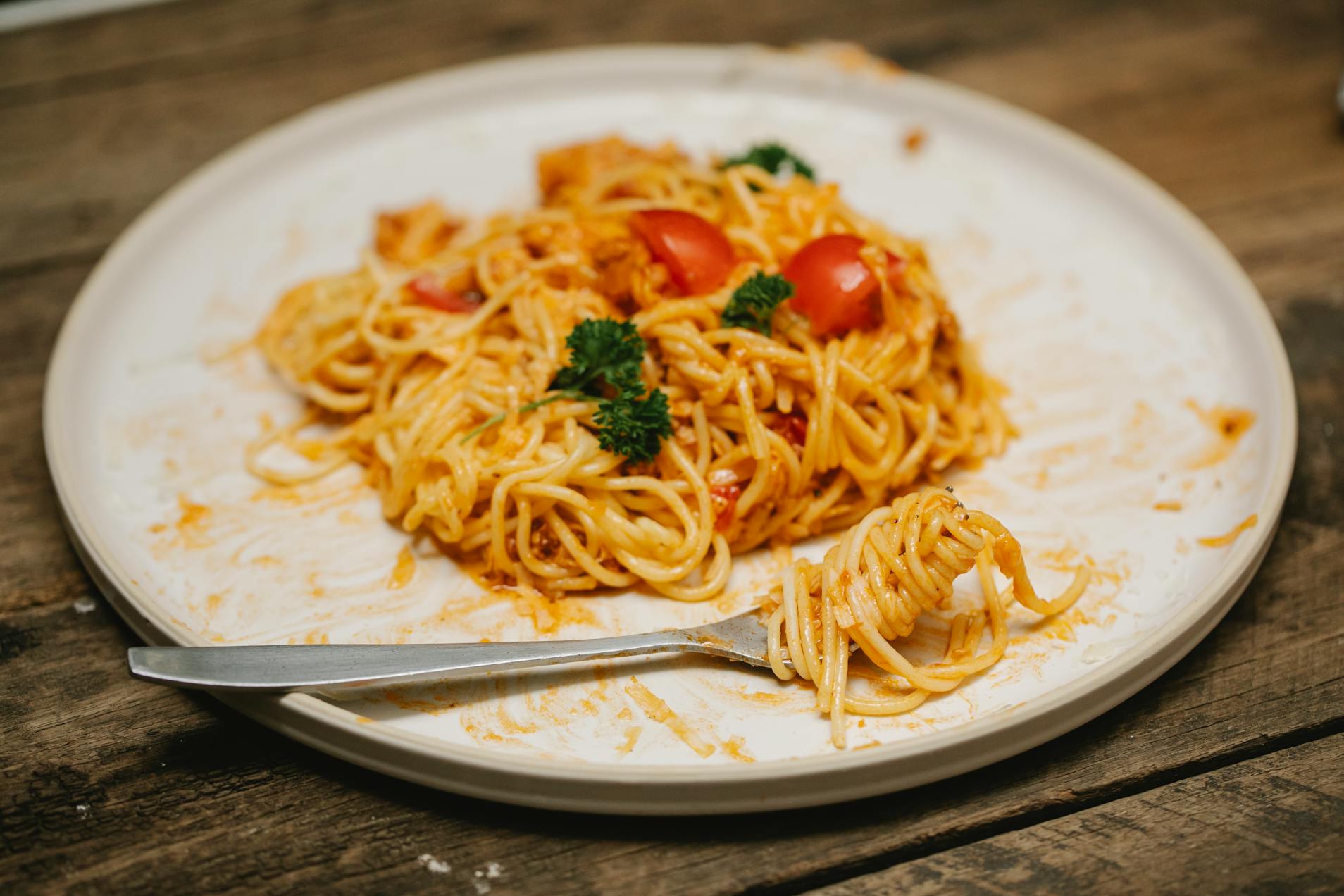A plate of pasta on a table | Source: Pexels