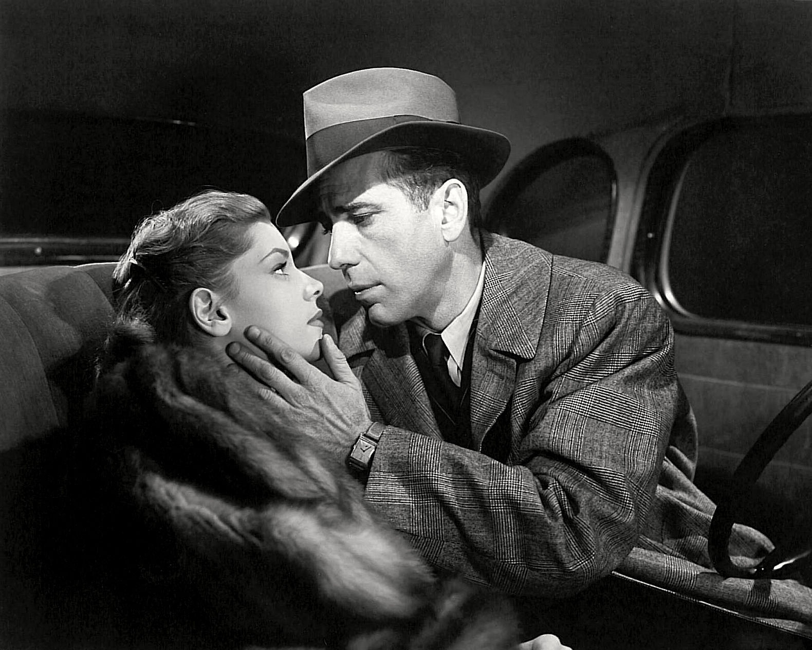 Publicity photo of Lauren Bacall & Humphrey Bogart in American noir film "The Big Sleep." | Source: Wikimedia Commons