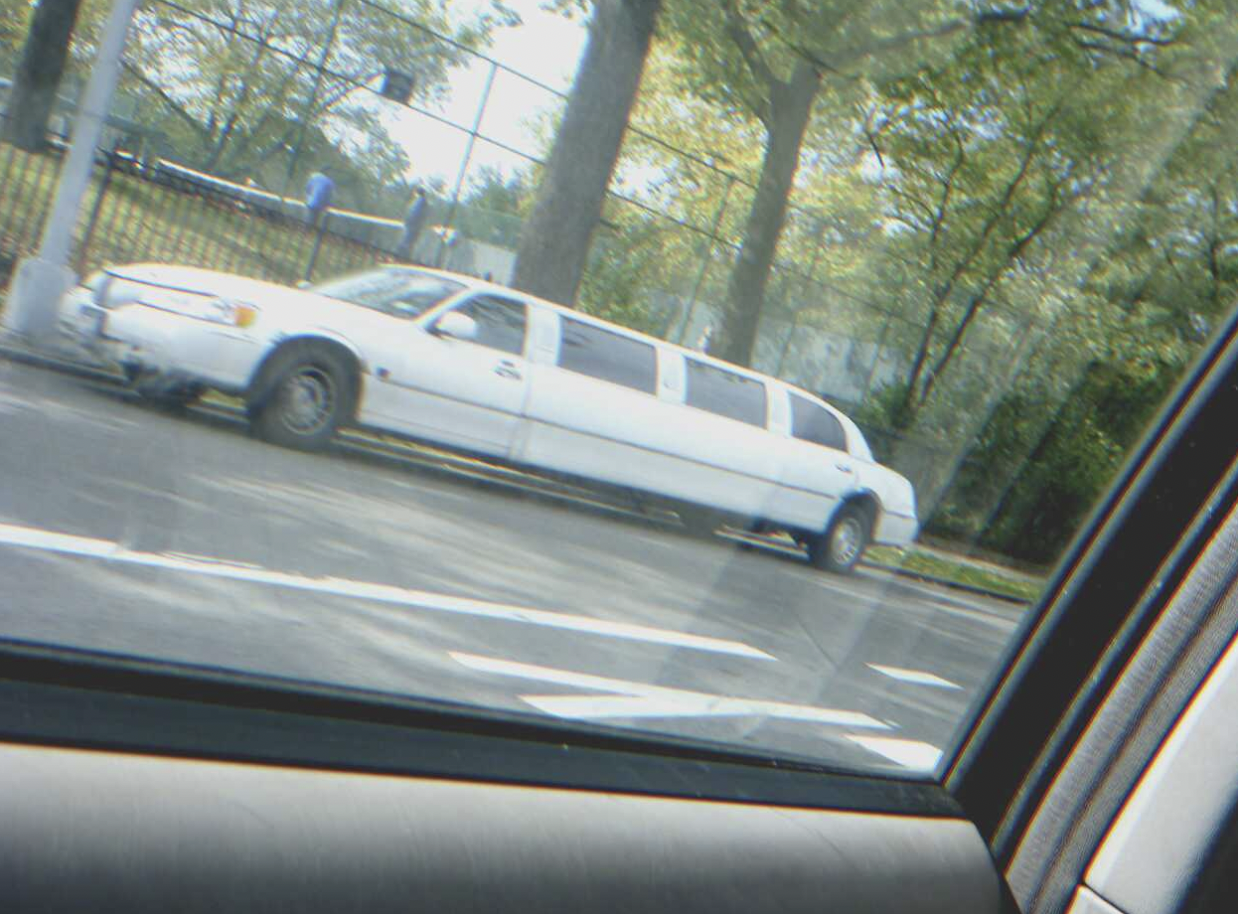 A white limo | Source: Flickr