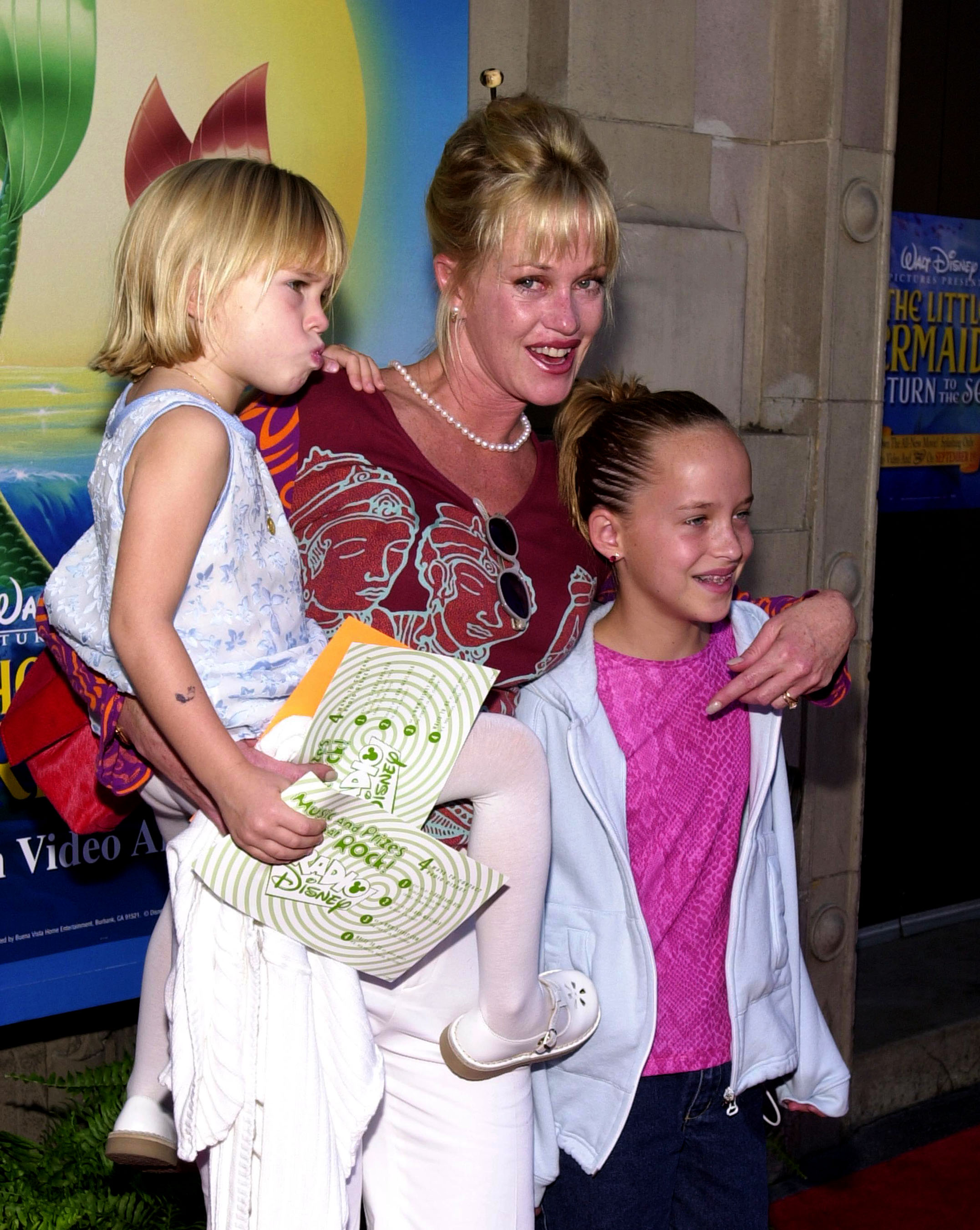 Dakota Johnson, Melanie Griffith and Stella Banderas at the premiere of "The Little Mermaid II: Return to the Sea," 2000 | Source: Getty Images
