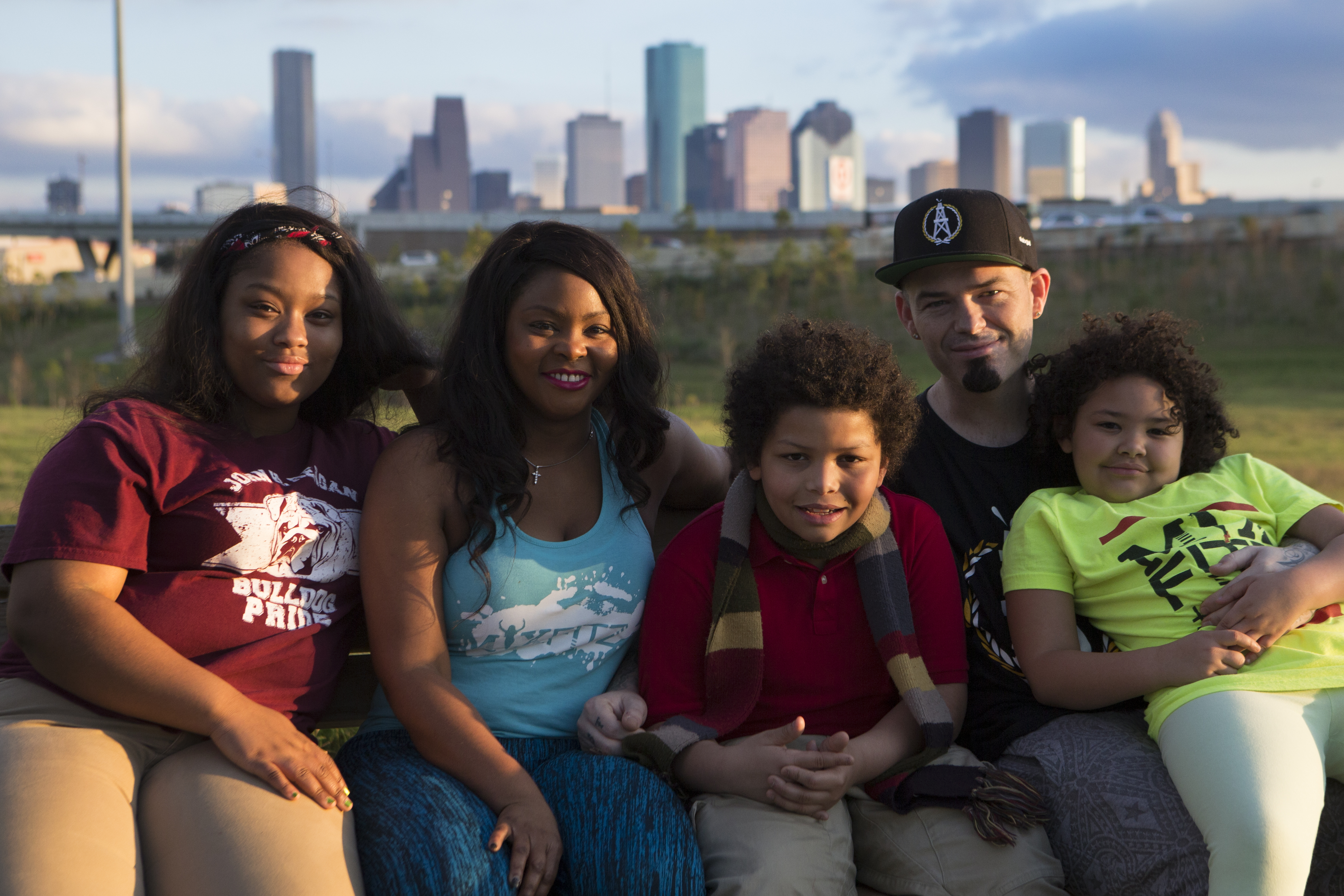 Paul Wall holding his son and daughter William and Noelle Wall with Crystal Wall and niece Chaslon Bragg in front of the Houston skyline on January 7, 2016, in Houston, Texas. | Source: Getty Images