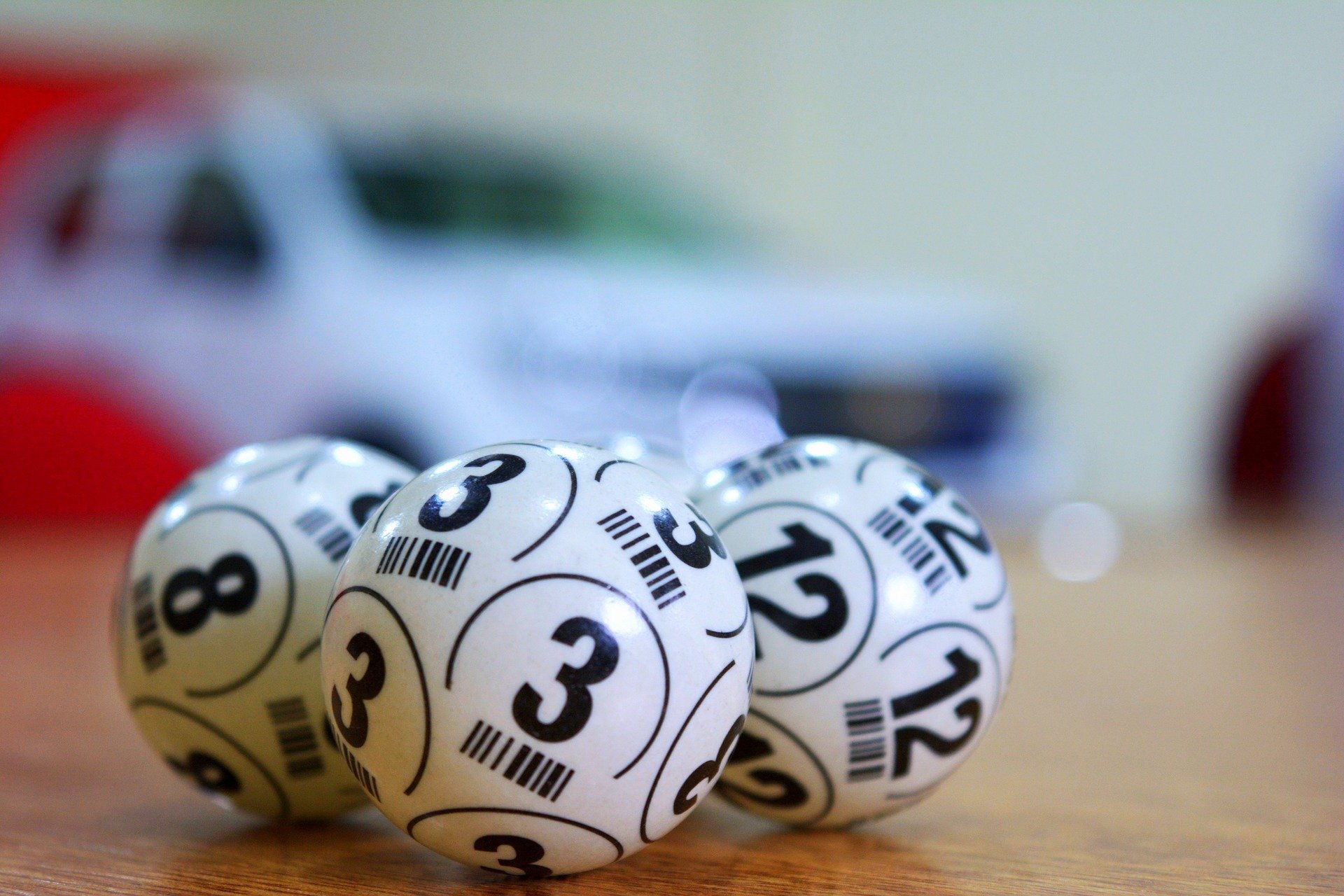 Three lottery balls with different numbers on them | Photo: Pixabay/Alejandro Garay