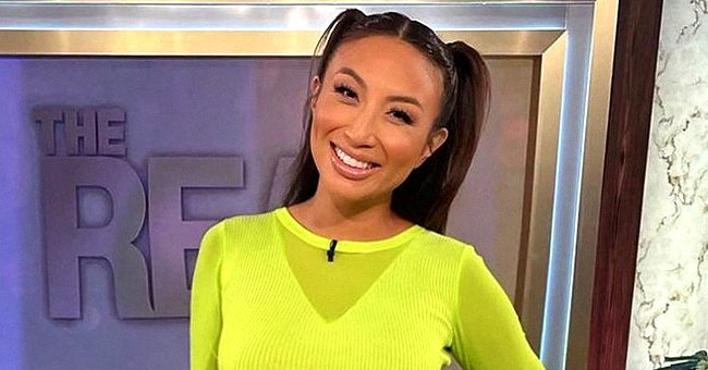 Jeannie Mai poses on the set of "The Real" circa October 2021 | Source: Instagram.com/thejeanniemai