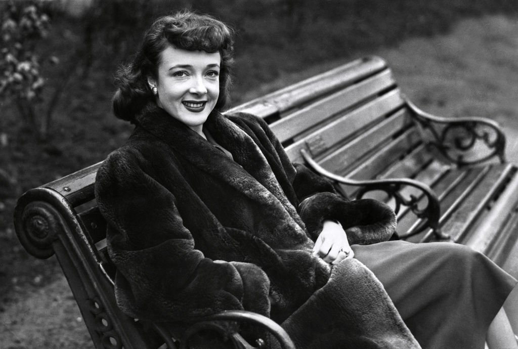 L'actrice française Micheline Presle (née le 22 août 1922 à Paris) pose le 17 mars 1948 dans un square de Londres. | Photo : Getty Images