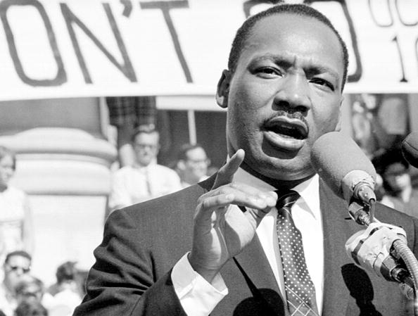 Martin Luther King, Jr. delivers a speech to a crowd of approximately 7,000 people on May 17, 1967 | Photo: Getty Images