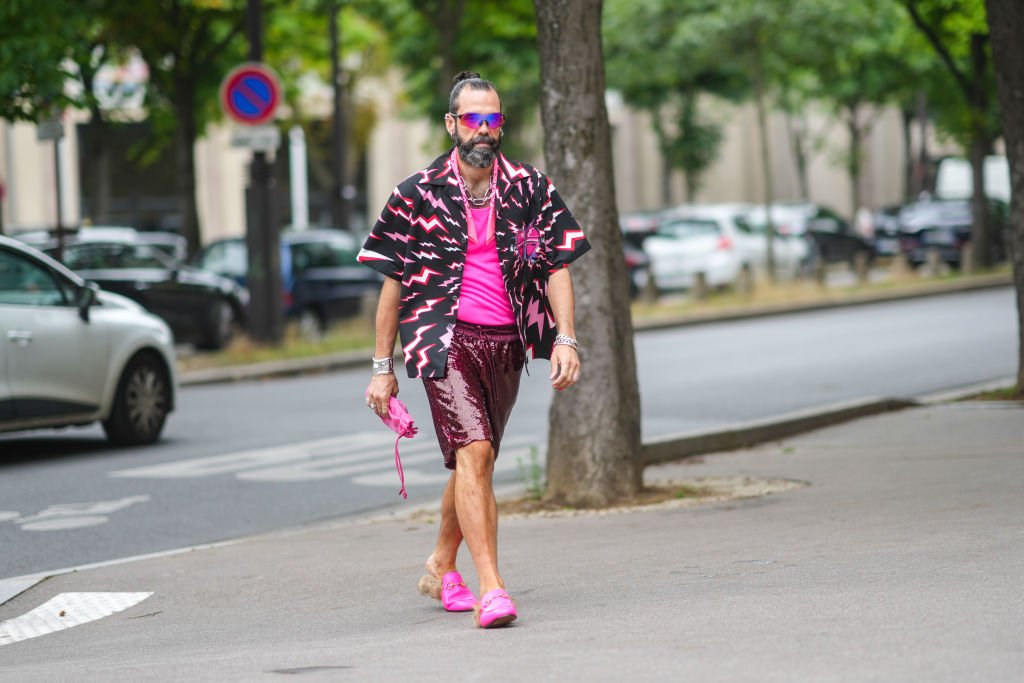 Guest in various shades of pink at the Paris Fashion Week on June 26, 2021 | Source: Getty Images