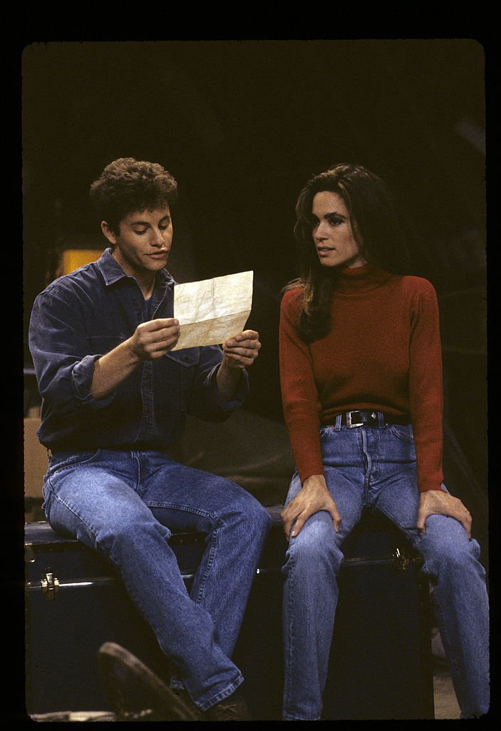 Kirk Cameron and Chelsea Noble on the set of "Growing Pains" on  November 16, 1991 | Photo: Getty Images