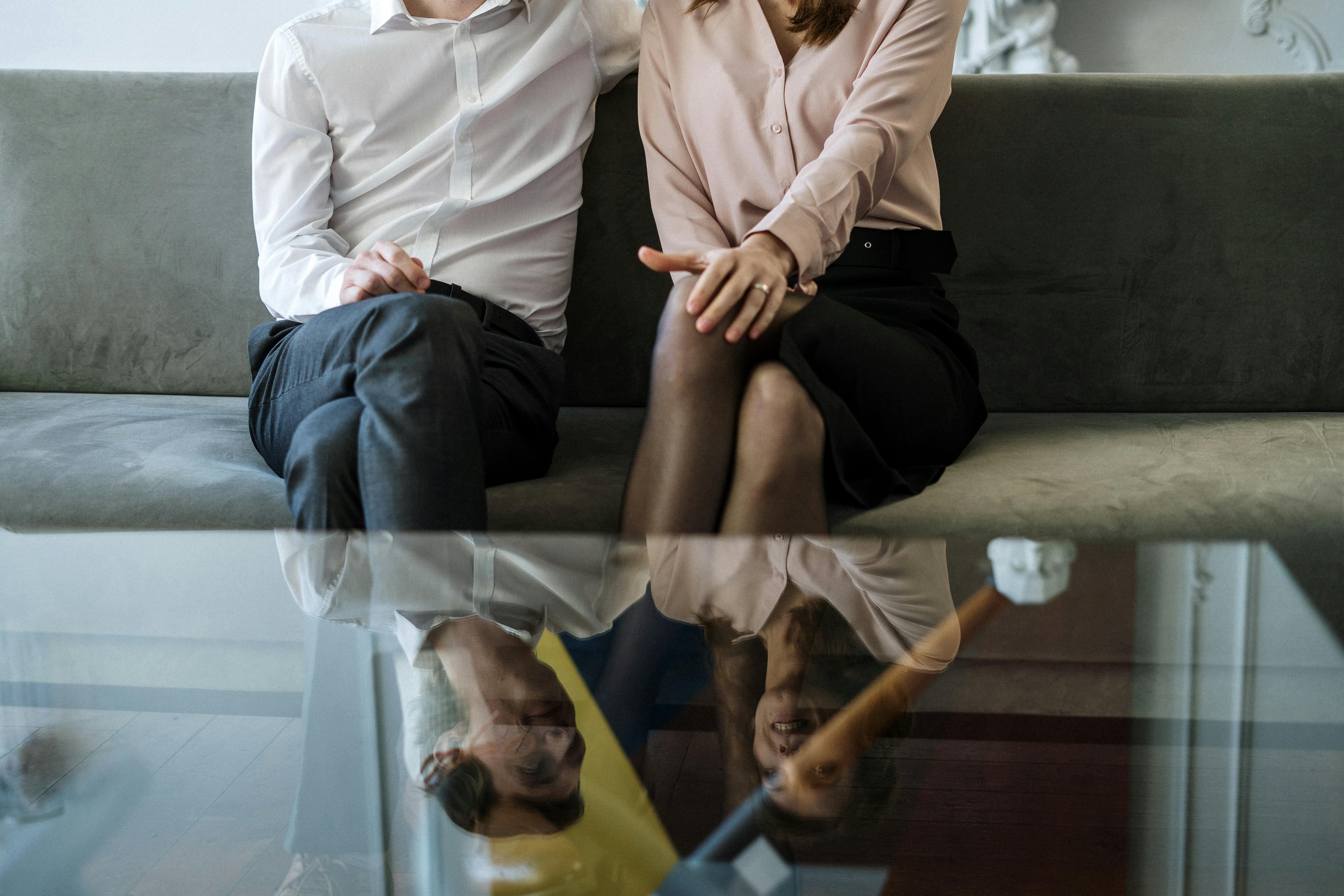 A couple talking | Source: Pexels