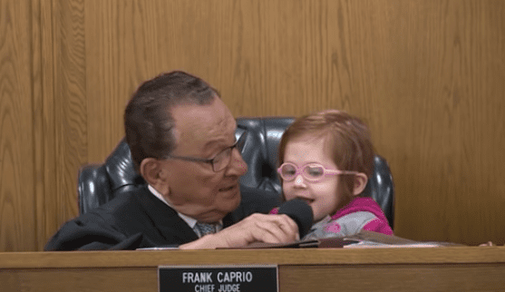 Judge Frank Caprio and Kaya in the courtroom. | Source: YouTube/CaughtInProvidence