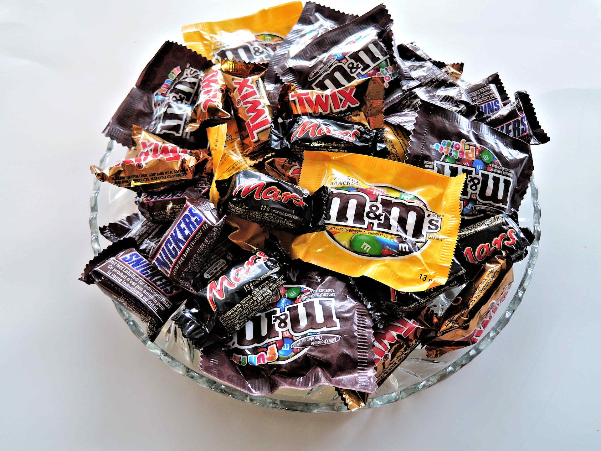 Glass bowl full of chocolate | Source: Pexels
