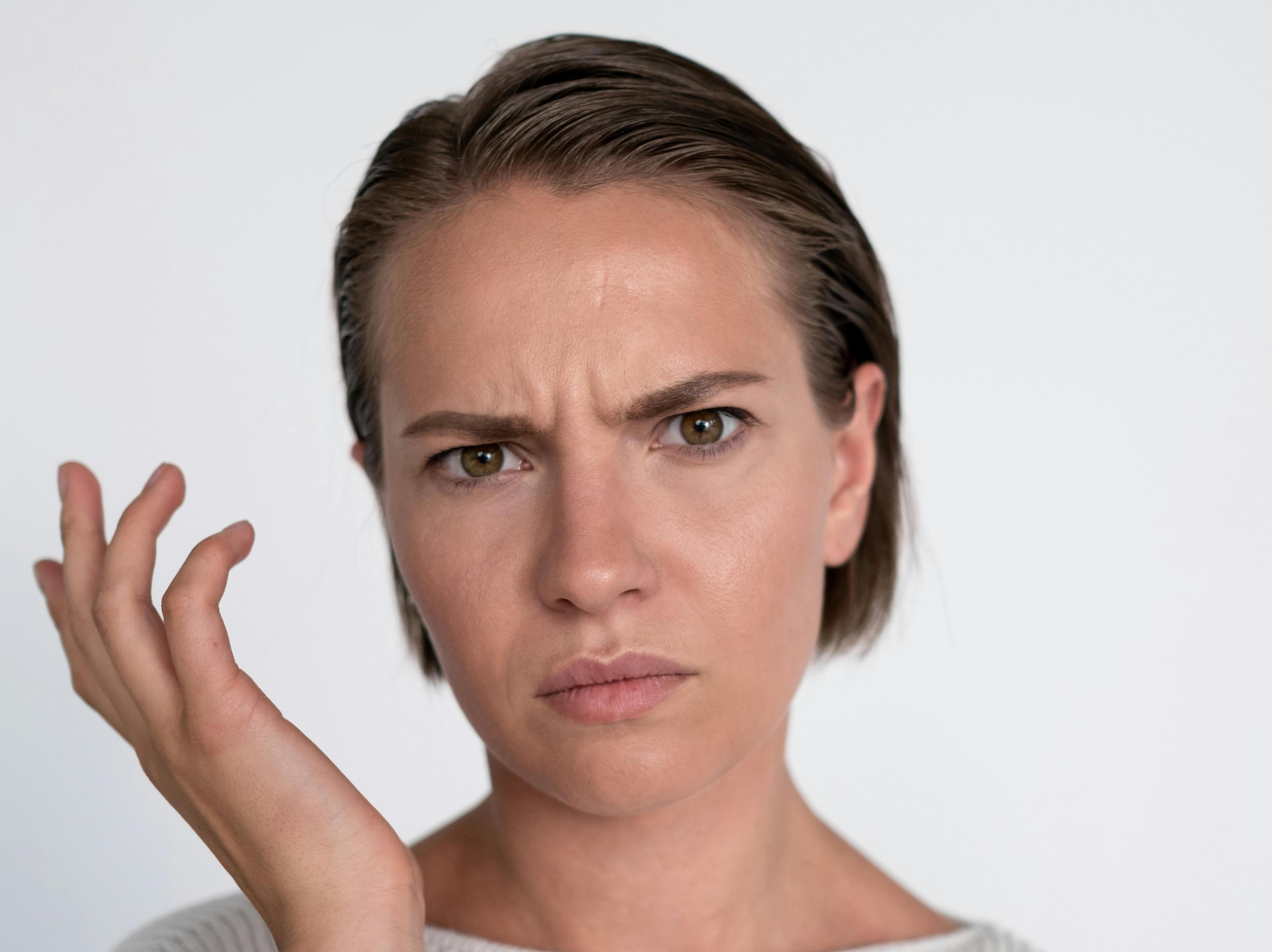 A woman looking confused | Source: Pexels