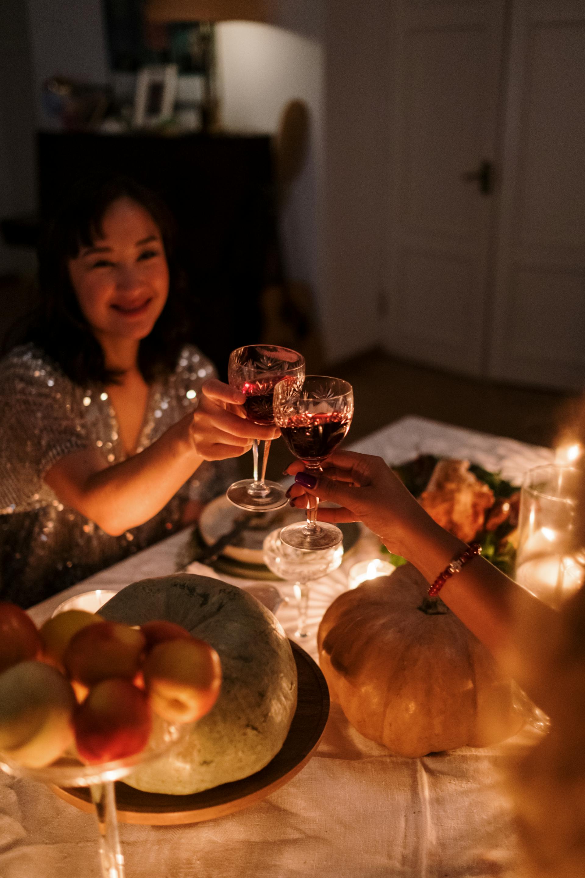 People toasting during dinner | Source: Pexels