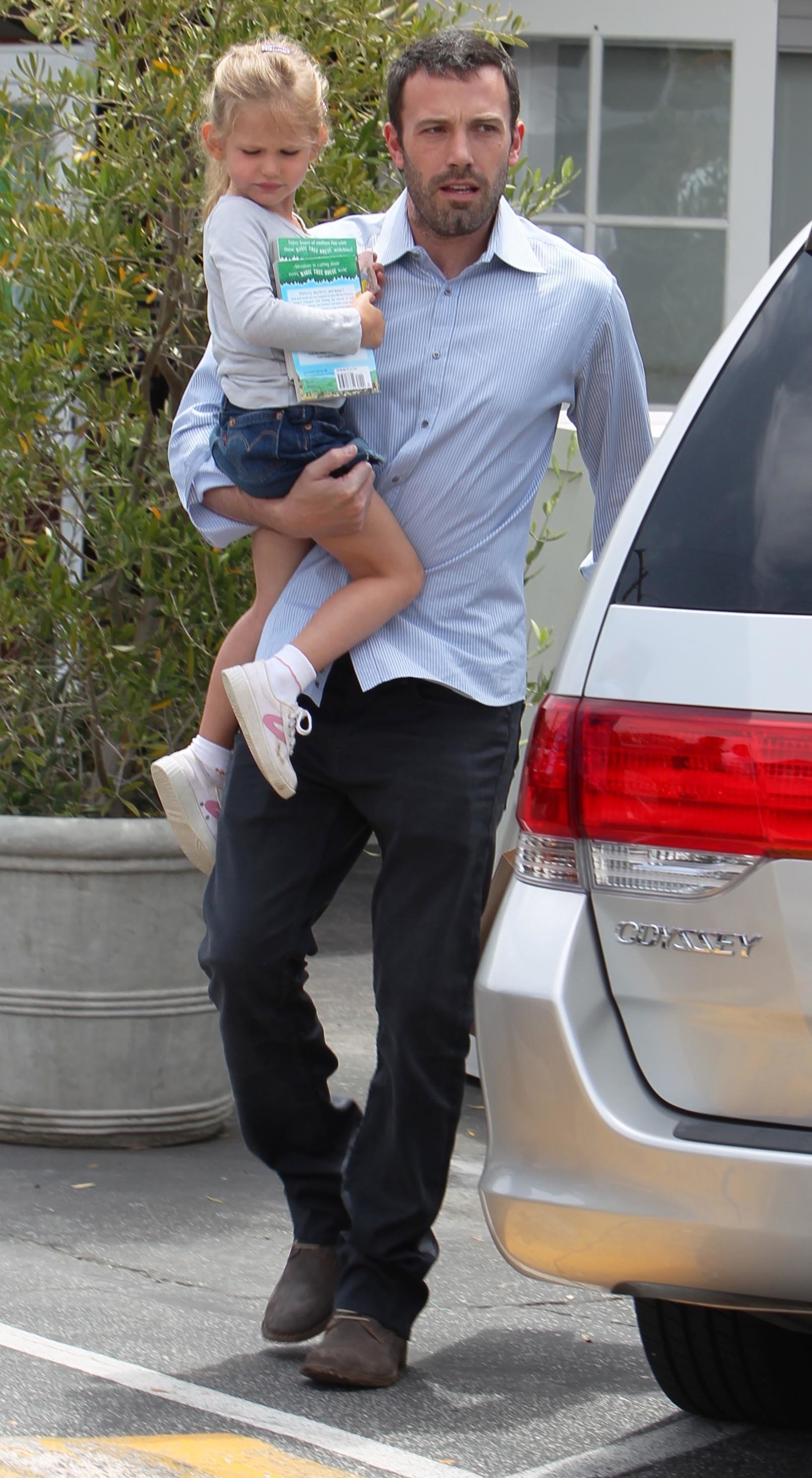 Ben Affleck with one of his two daughters in Brentwood, California, on June 12, 2010. | Source: Philip Ramey/Corbis/Getty Images
