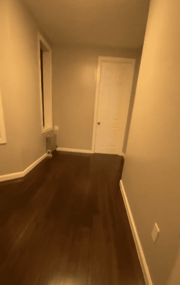 Photo of a room in an empty apartment | Photo: TikTok / rentnewyork