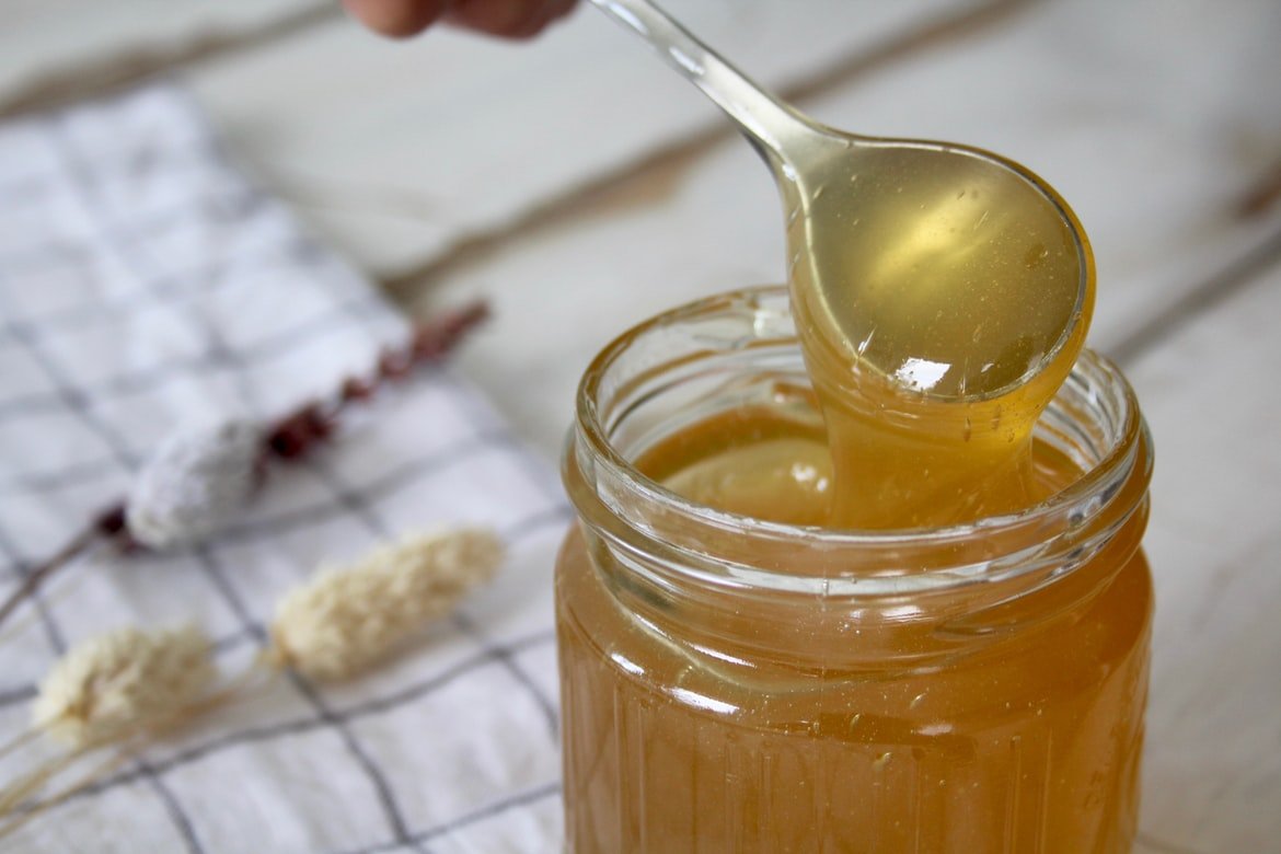 Estelle dipped the pacifier into a jar of honey | Source: Unsplash