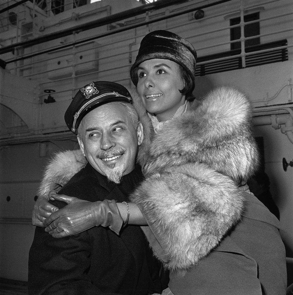 Lena Horne with her husband, Lennie Hayton sailing for Europe on the Liberte on  May 18, 1961 | Photo: Getty Images