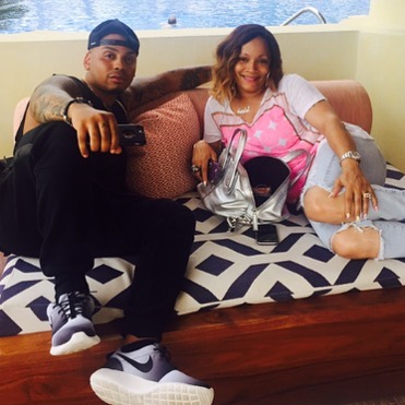 Najee and Simone Smith, seen in a post celebrating Najee's 27th birthday, dated September 28, 2016 | Source: Instagram/sislovespurple