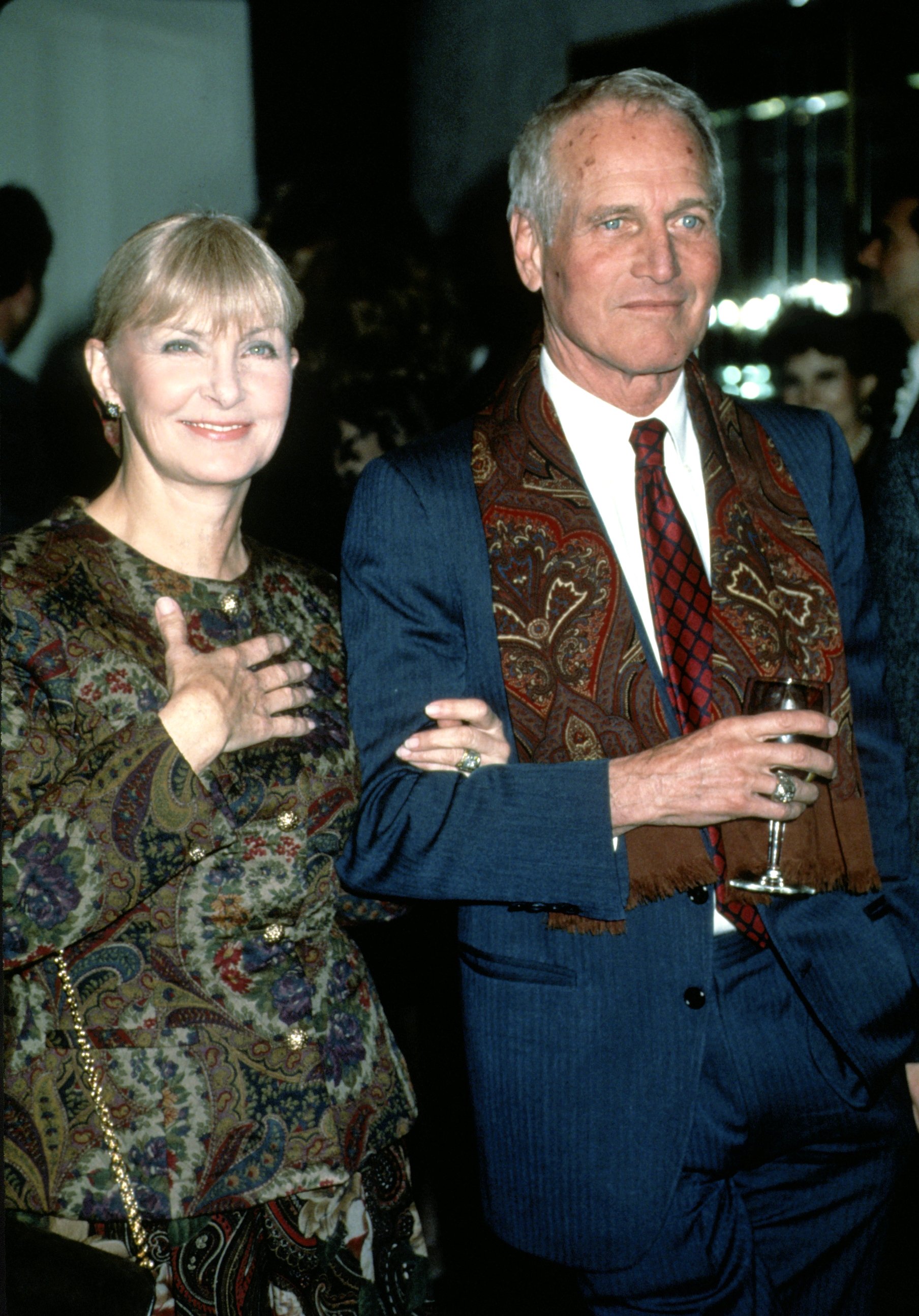 Joan Woodward und Paul Newman um 1992 in New York City. | Quelle: Getty Images