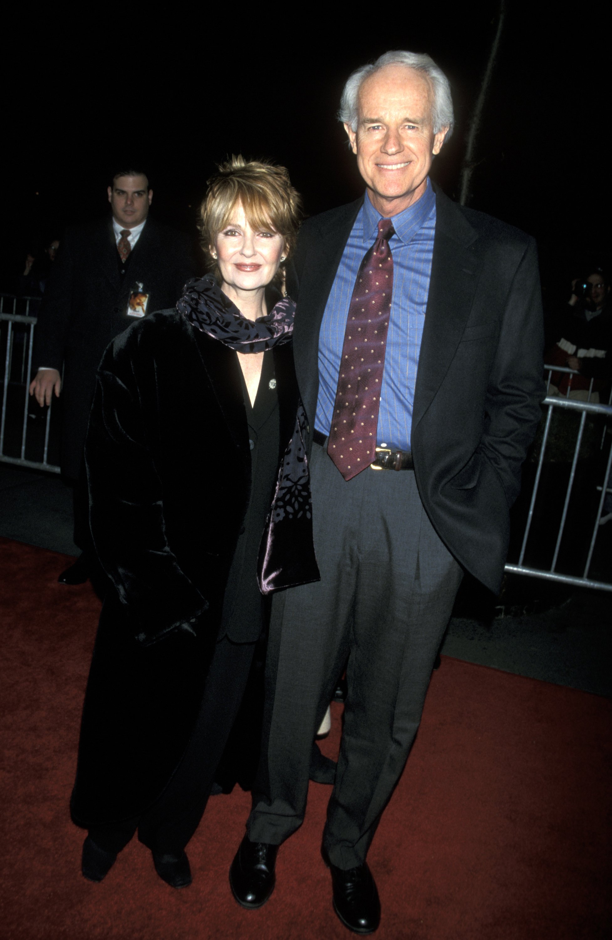 Shelley Fabares and Mike Farrell attend the "Patch Adams" New York premiere at the Ziegfeld Theater on December 13, 1998 in New York City, New York ┃Source: Getty Images