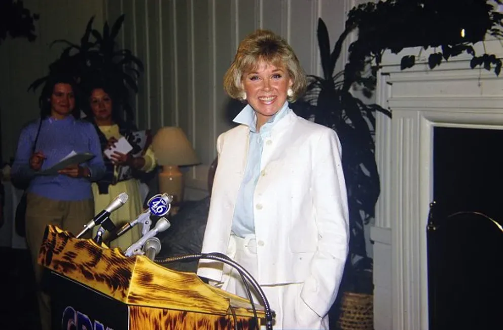 Doris Day at a press conference at the dog friendly hotel she owns in Carmel, California on July 16, 1985. | Source: Getty Images