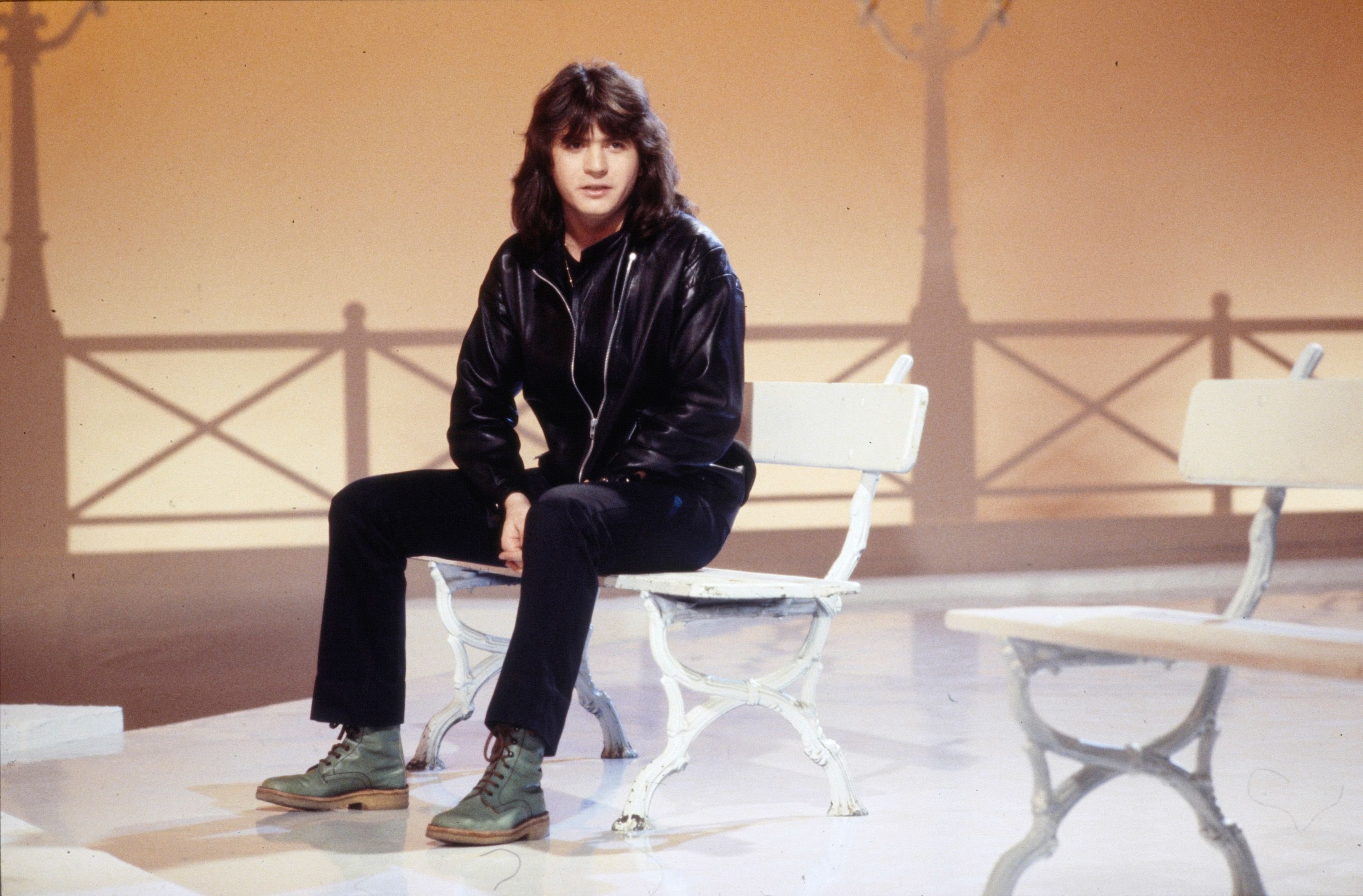 Daniel Balavoine sur le tournage des émissions de variétés "" Number one "". | Photo : Getty Images