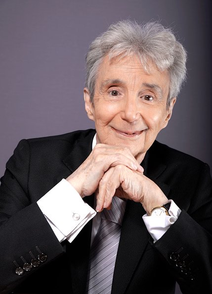 Claude Vega pose lors d'une séance de portrait à Paris, France, le 15/06/2016. | Photo : Getty Images Claude Vega pose lors d'une séance de portrait à Paris, France, le 15/06/2016. | Photo : Getty Images