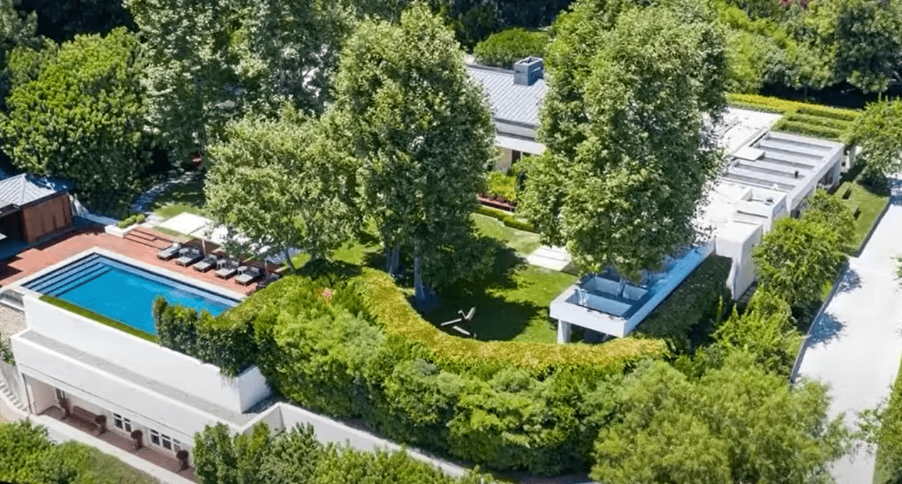 Ryan Seacrest's luxurious Beverly Hills home. | Photo: YouTube/TMZLive 