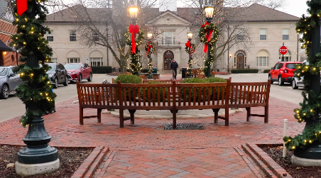 An outside area featured in "Home Alone" in Chicago, Illinois posted on December 21, 2022 | Source: YouTube/Going to the Movies!