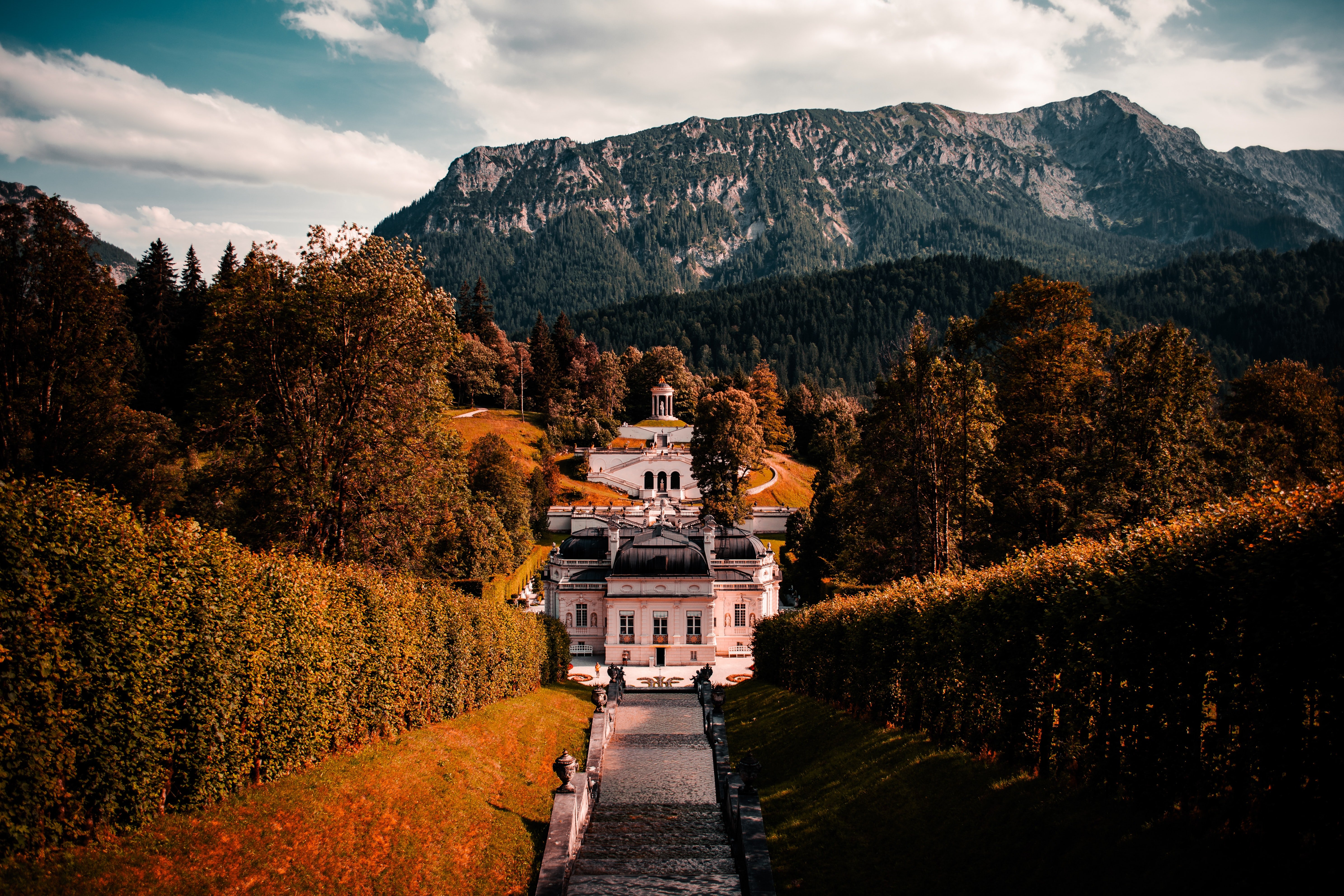 Valerie inherited a splendid mansion in Germany. | Source: Unsplash