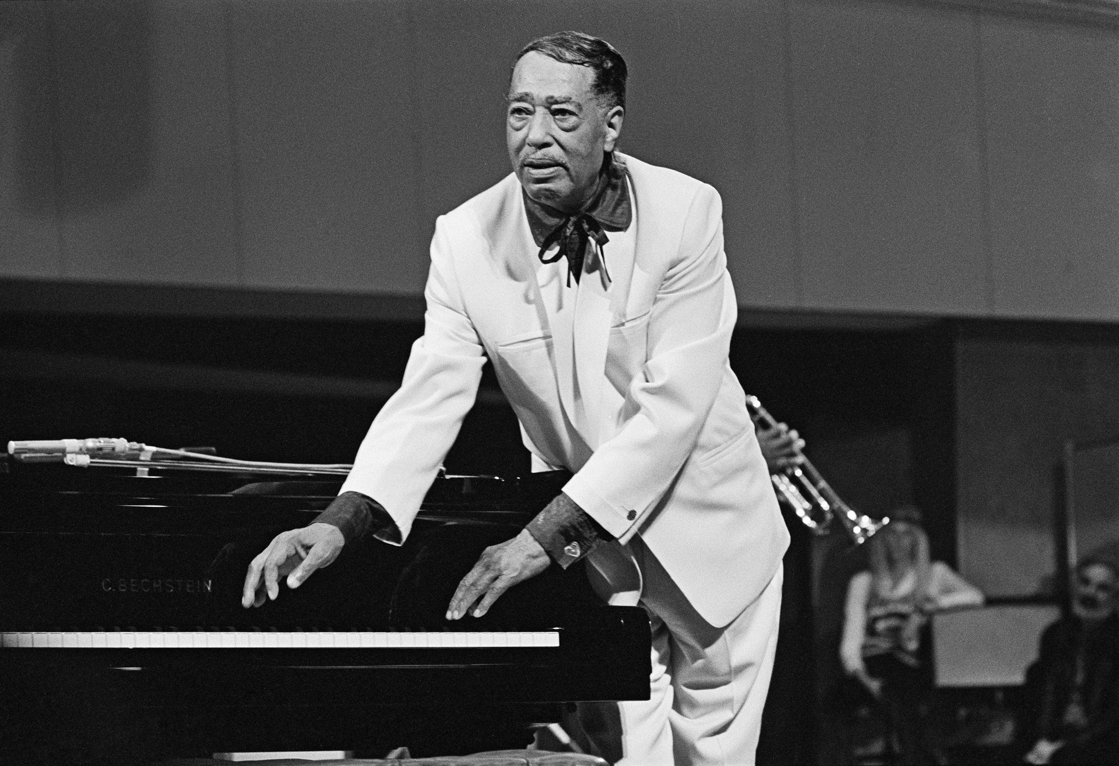 Duke Ellington performs on satge in Berlin, Germany, 1970 | Photo: Getty Images
