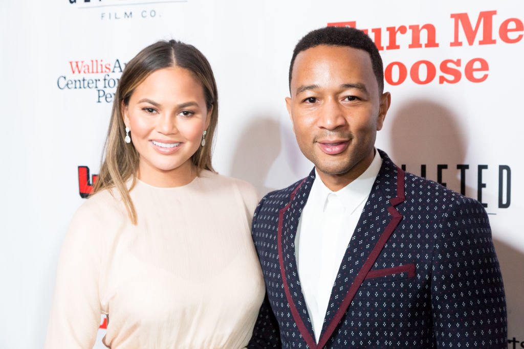 Chrissy Teigen and John Legend at "Turn Me Loose" at Wallis Annenberg Center for the Performing Arts on October 19, 2017. | Photo: Getty Images