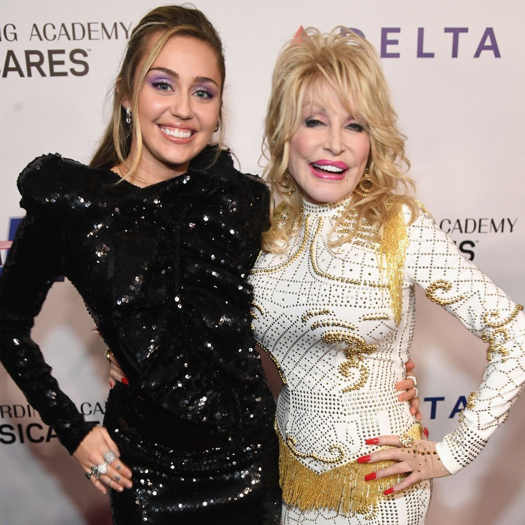 Miley Cyrus and Dolly Parton at the MusiCares Person of the Year on February 8, 2019 | Photo: GettyImages