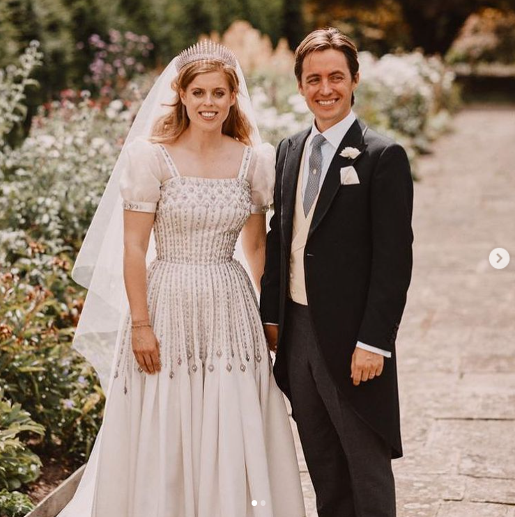 Princess Beatrice and Edoardo Mapelli Mozzi appear regal on their wedding day. | Source: Instagram/princesseugenie