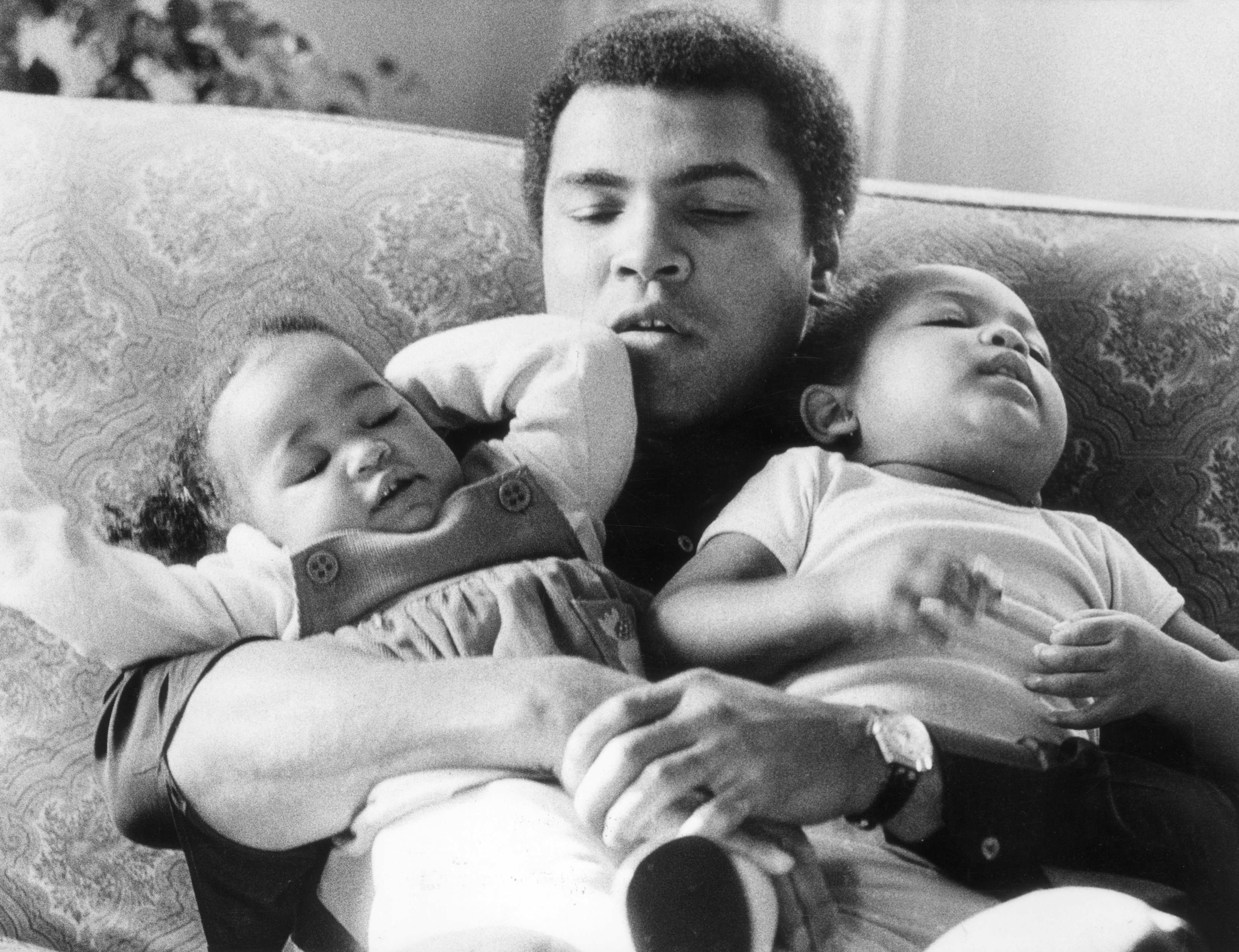Muhammad Ali with his daughters Laila and Hanna at Grosvenor House on December 19, 1978. | Source: Getty Images