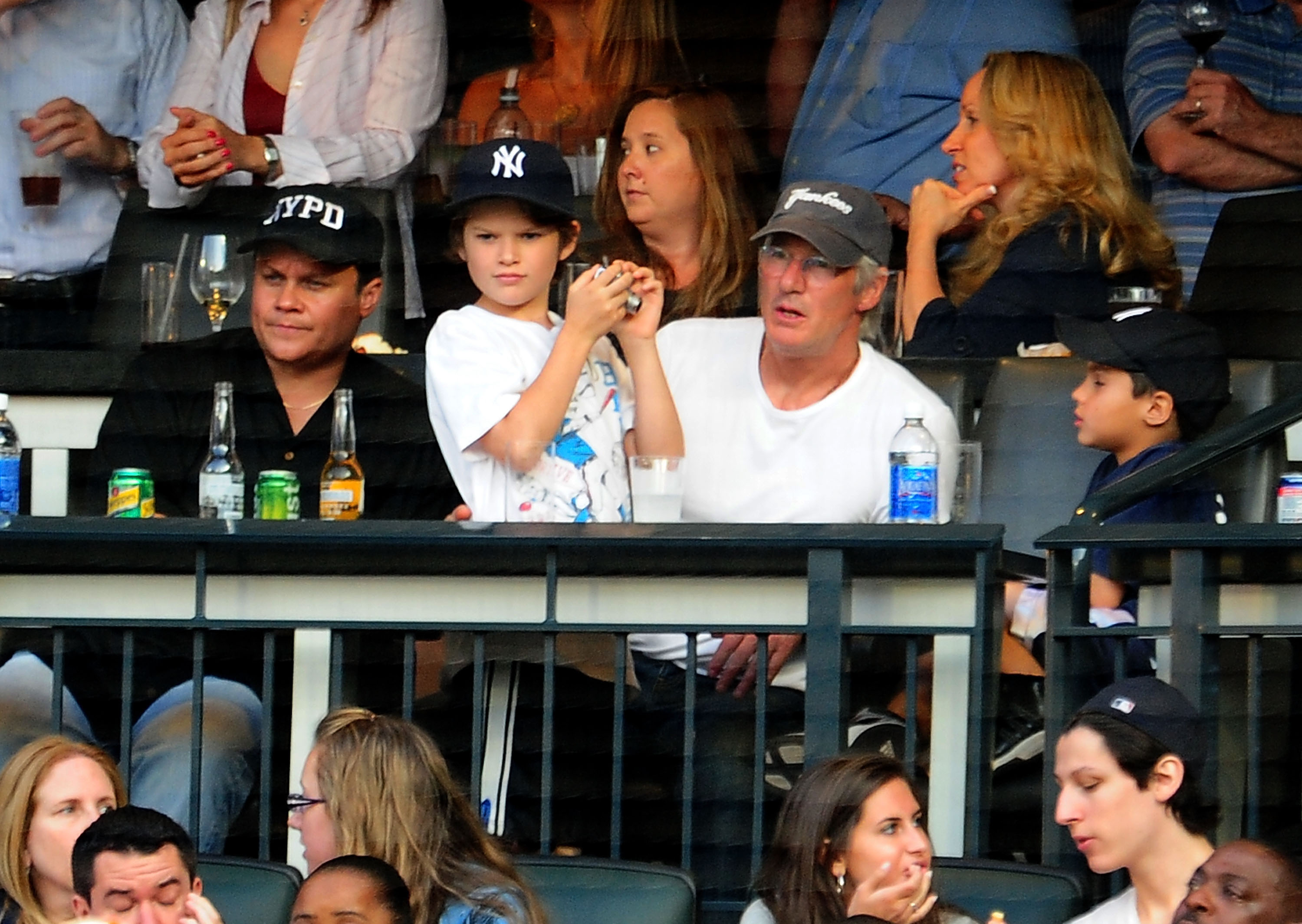 Homer Gere and his father, Richard Gere watch a New York Subway Series game between the Mets and Yannkees at Citi Field on June 26, 2009. | Source: Getty Images