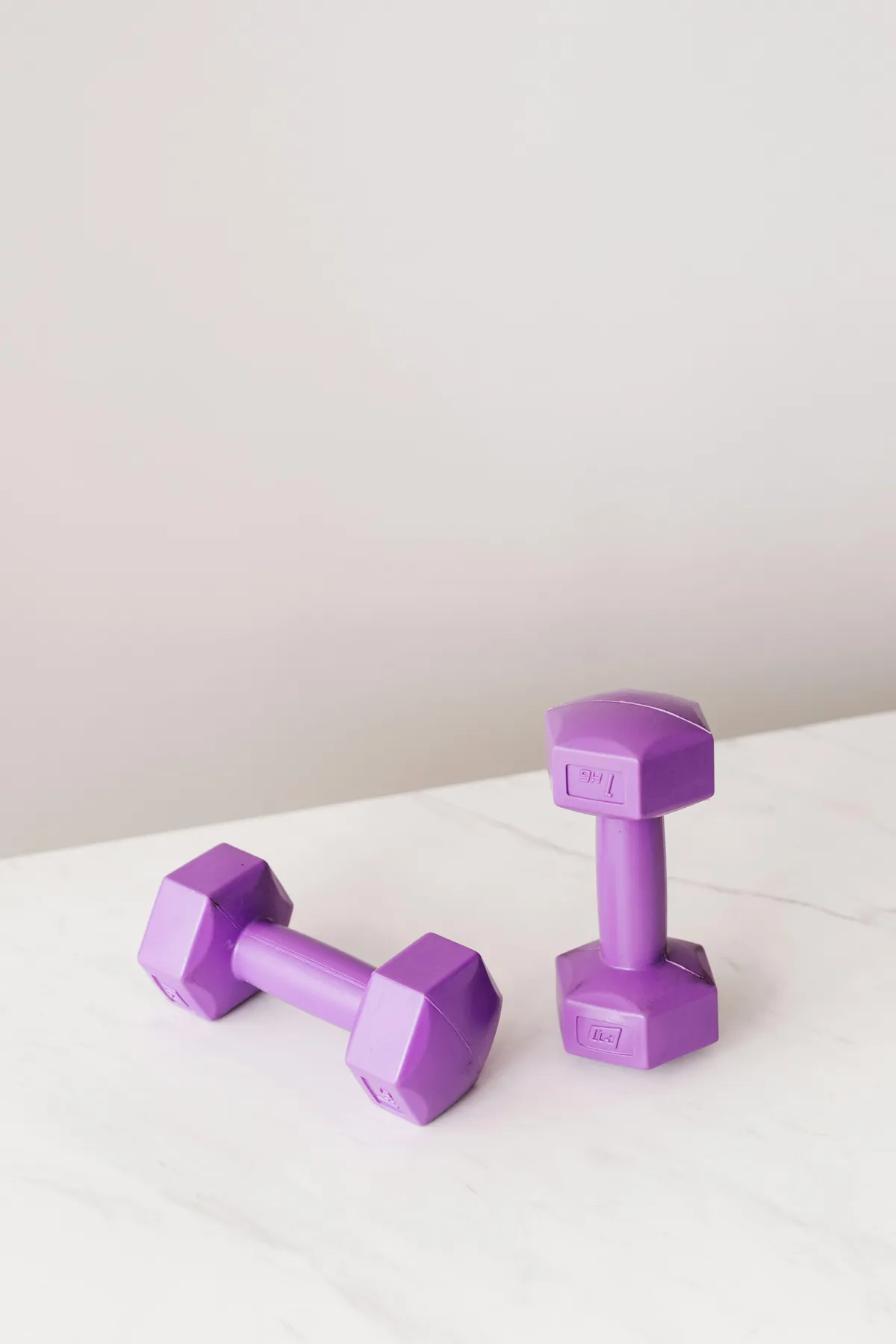 A pair of weights | Source: Pexels