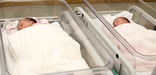 Newborn babies in hospital nursery | Source: Getty Images