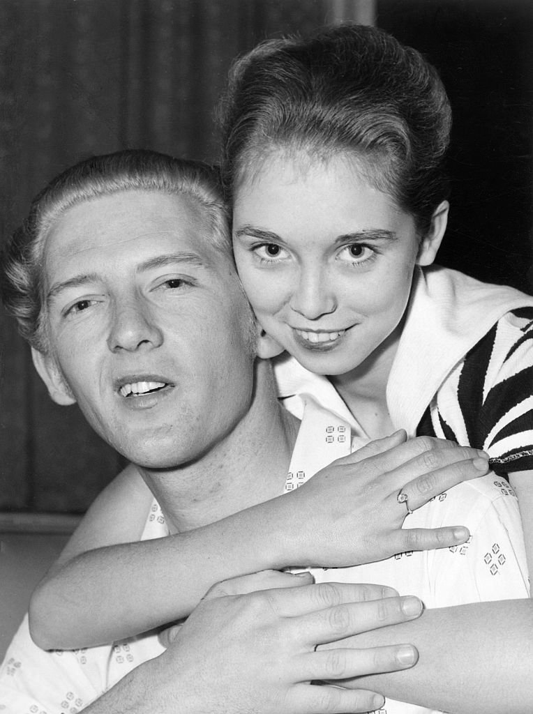 Pictured: Musician Jerry Lee Lewis with his 15-year-old wife Myra on May 23, 1958 | Photo: Getty Images