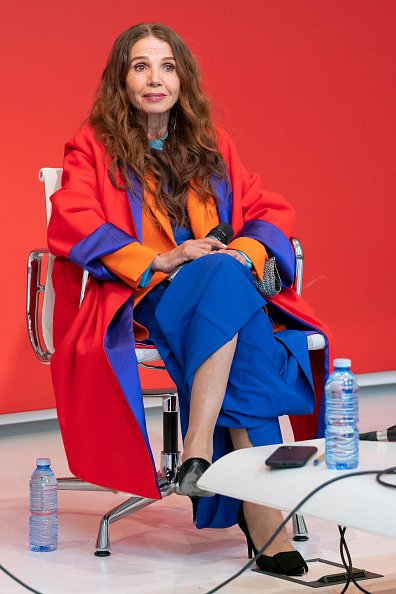 Victoria Abril lors de la masterclass de la délégation culturelle de la communauté de Madrid. | Photo : Getty Images